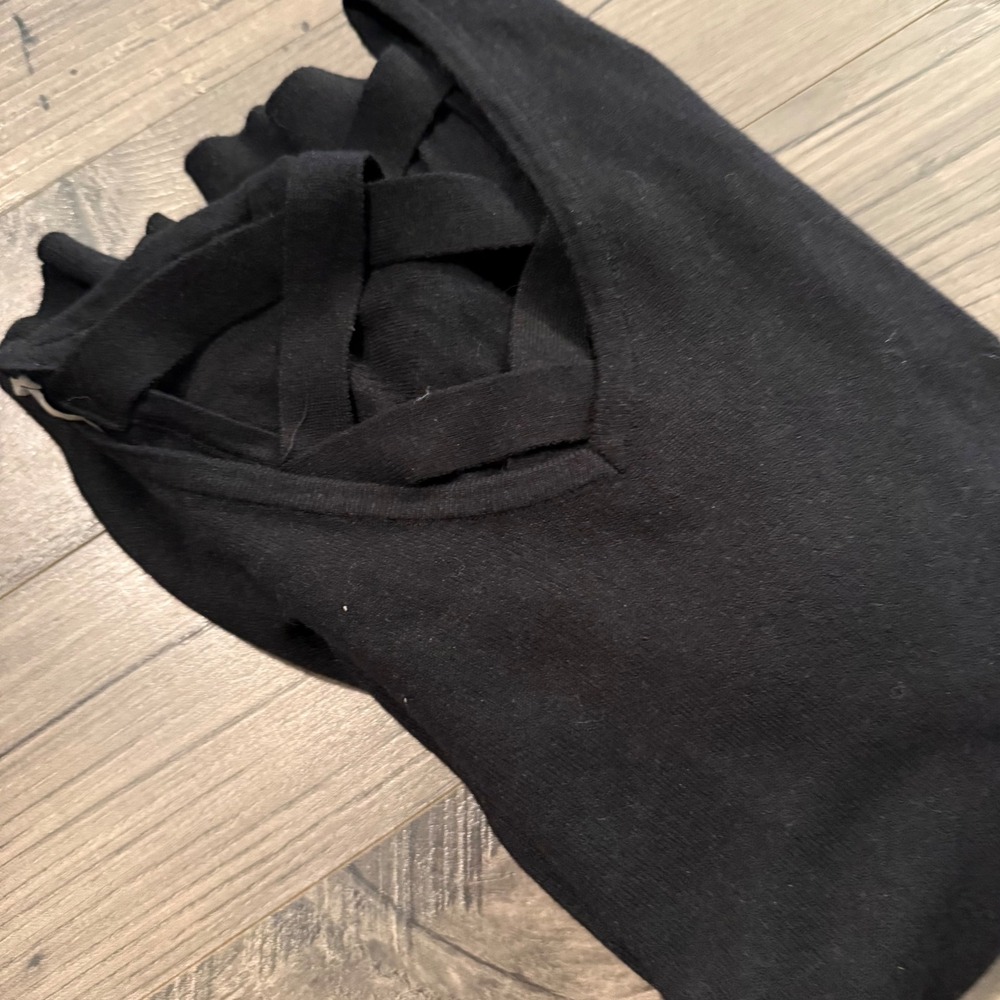 Love Ellie Mia Back Detail Pullover Sweater Black Large Crisscross V-Neck L‎ NEW